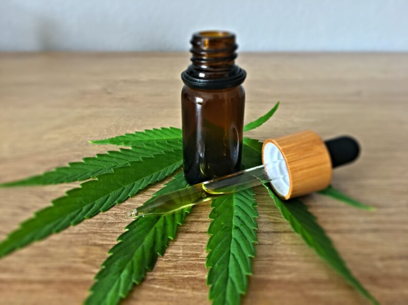 CBD Oil: A Comprehensive Guide to Its Medical Benefits and Uses