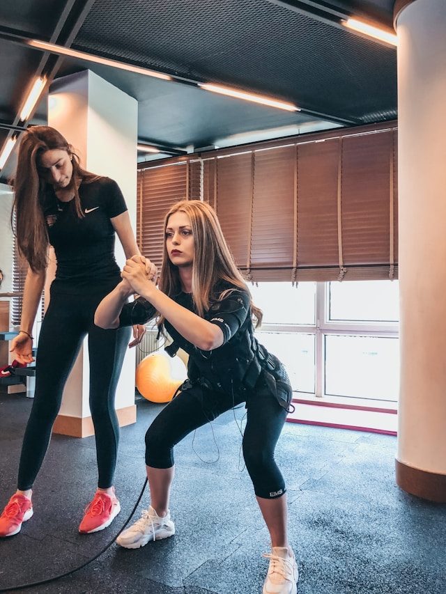 Online Personal Training vs. In-Person Personal Training: What’s the Difference?