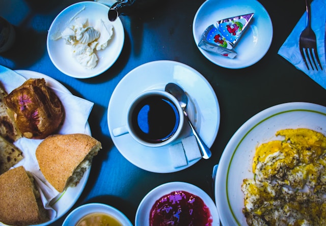 6 Tips for Eating Right Without Overdoing It